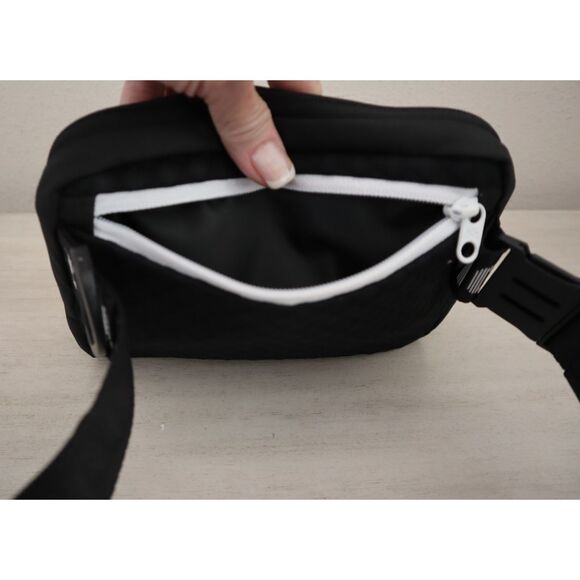 Under Armour 1378418-001 Unisex O/S Black/White UA Essential Crossbody Waist Bag - Picture 9 of 16